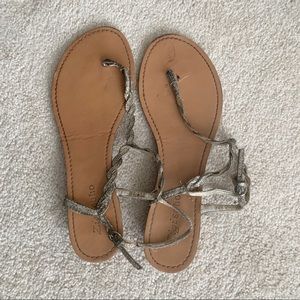 Zigi Soho Silver Thong Small Heeled Sandals Size 8.5